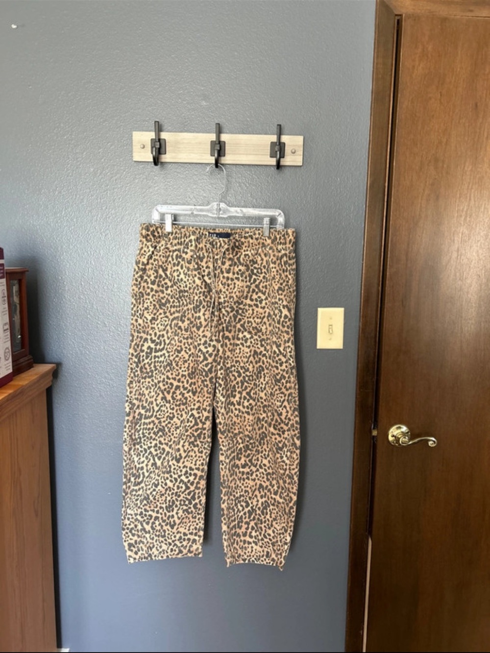 Gap Pull-On Barrel Jeans in Leopard Print Size Medium